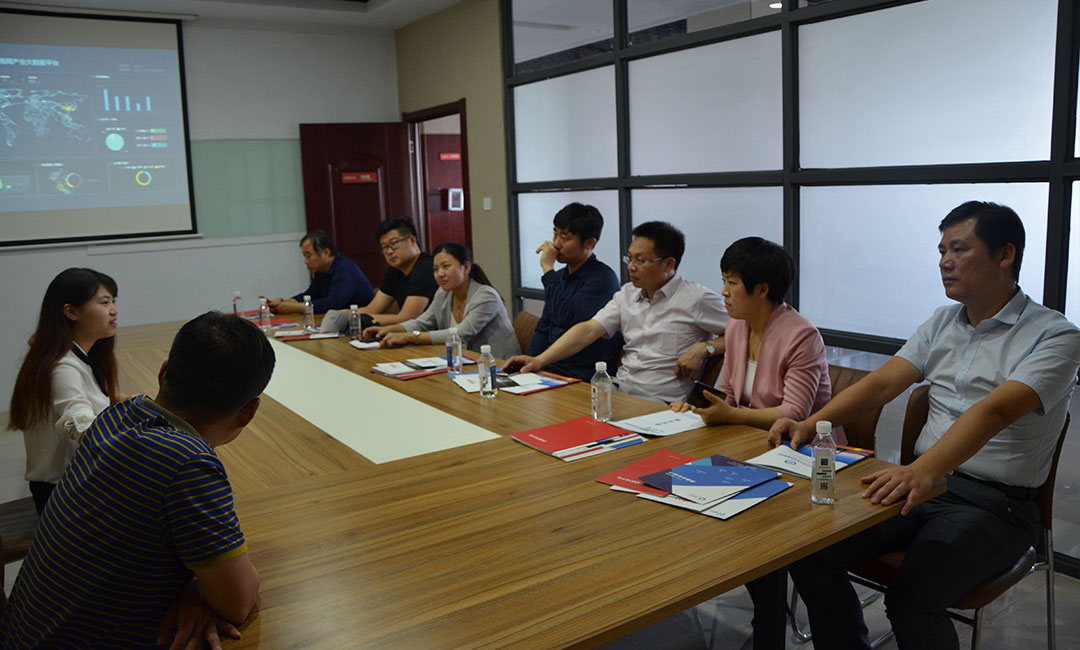會(huì)議室座談.JPG